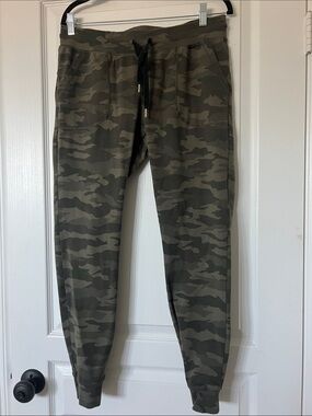 EUC ZYIA Olive Camo Jogger Pants SIZE Large